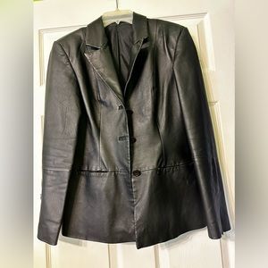 Leather coat 100% leather inside lining 100% nylon size 6 no rip